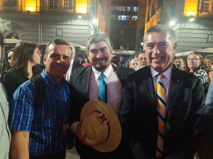 El Vicepresidente de nuestra Corporación junto al Alcalde de Santiago.